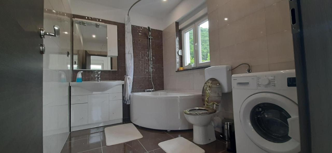 Apartmani Petar I Luka Bakar Exterior foto